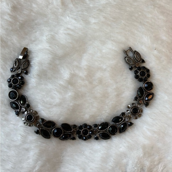 Beautiful Black Floral‎ Link Bracelet - Picture 1 of 6